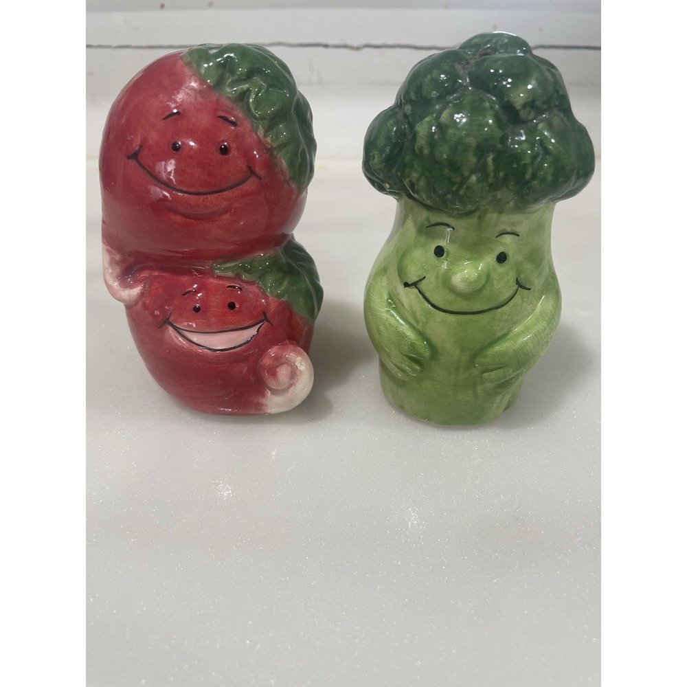 Vintage Anthropomorphic‎ Vegetable Salt And Pepper Shaker Radish Broccoli Kitchy